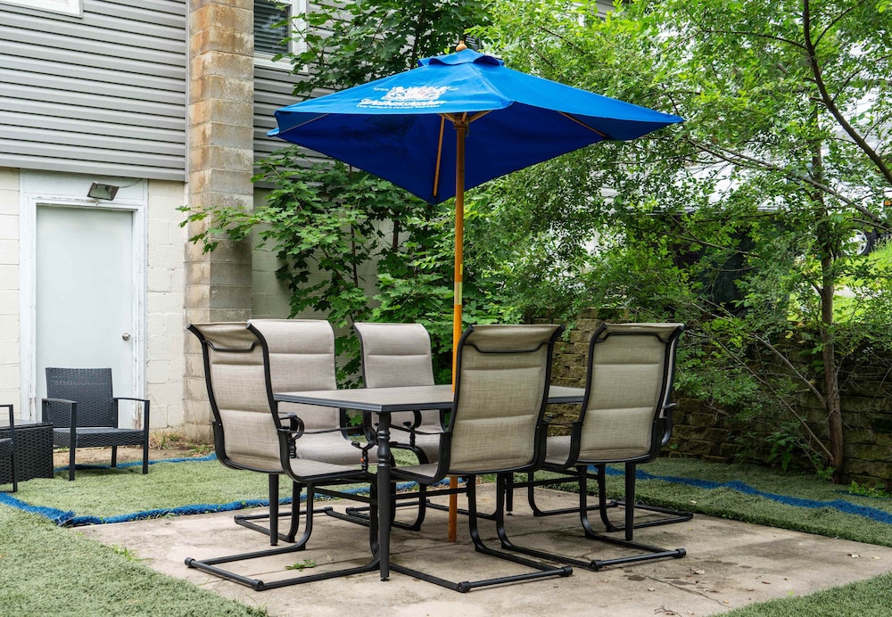 Pet Friendly Lake Geneva Getaway for 6!