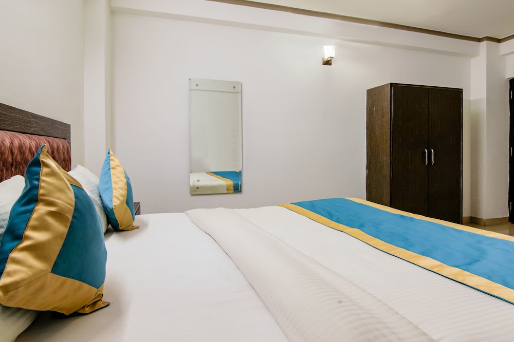 Hotel Dolphin Near IGI Airport