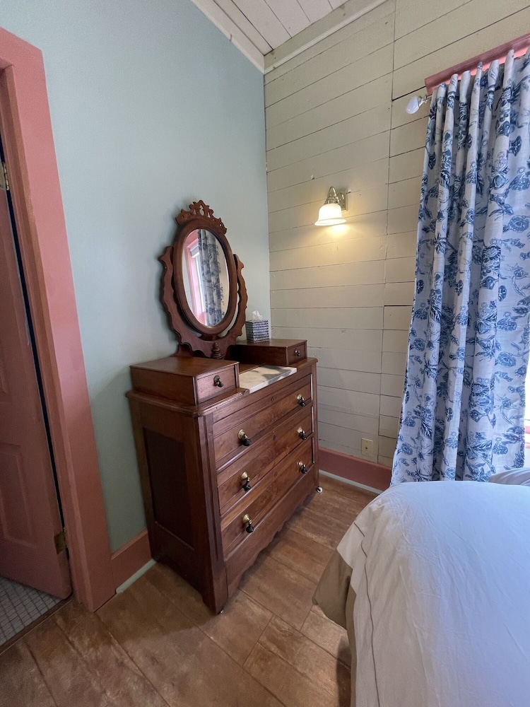 Carriage House B&B