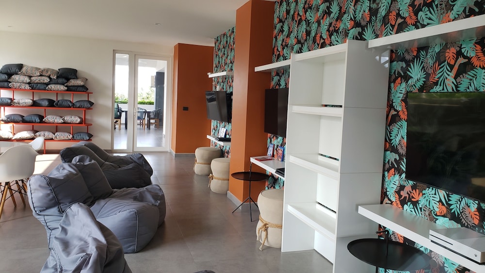 lounge