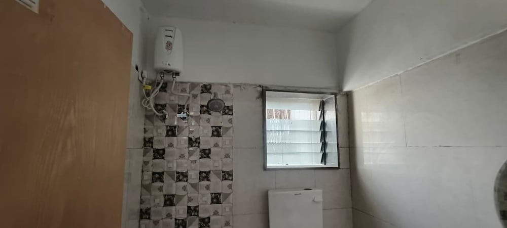 Royal Night Guesthouse - Daman