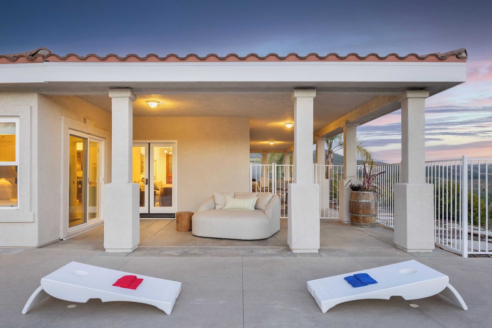 Pool, Views, Hot Tub, Fire Pit & Arcade Vista Clara by Avantstay