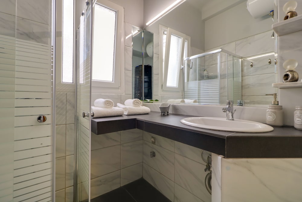 Parliament Syntagma Apartment by Living-Space