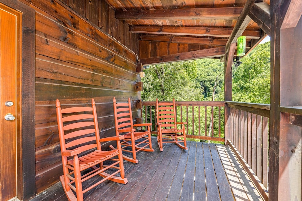 Dog Friendly Secluded Cabin W Hot-tub Sleeps 12