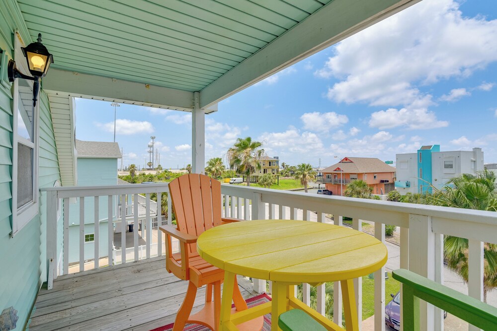 Boat Slip + Decks: Waterfront Gem Near Galveston!