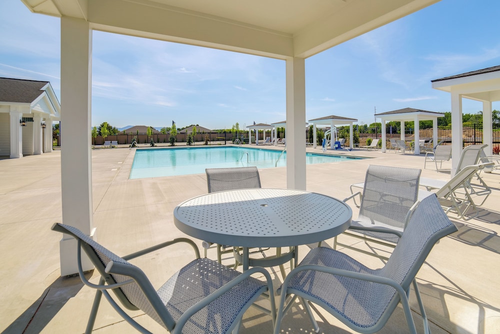 Pool, Park & Peace: 'skyview Landing' in Eagle!