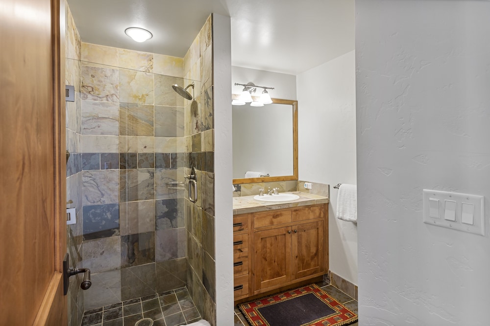 Shooting Star Lodge at Deer Valley Resort - Three Bedroom Deluxe Residence #201 3 Condo