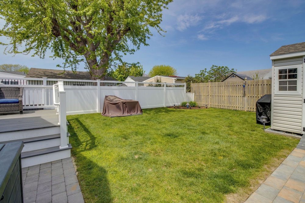 Half-mi to Beach: Cape May Getaway w/ Deck & Yard!