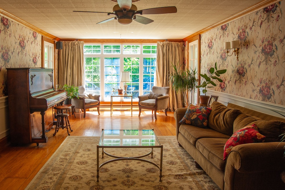 Lee Farm Inn