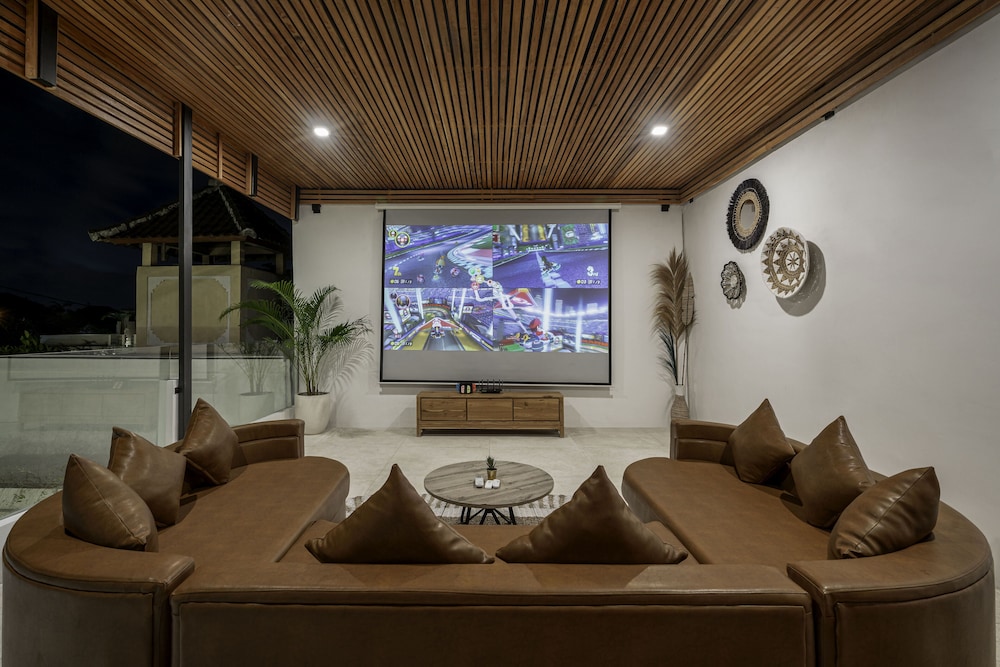 Casa Amor by GORO
