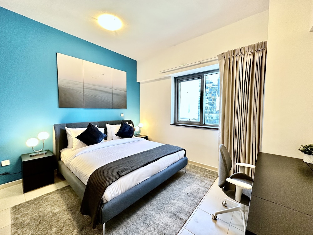 Lux BnB Executive Tower Business Bay