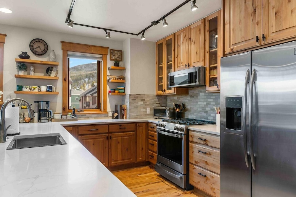 Mount Victoria Lodge #d 3 Bedroom Condo by RedAwning