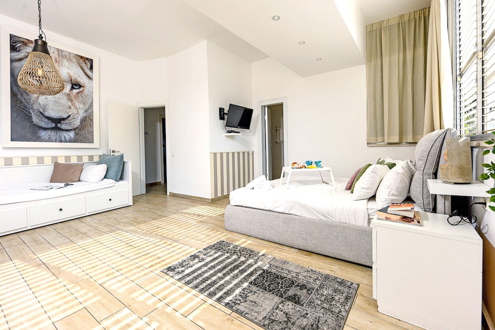 Heart of TLV-Modern wBalcony- 3BD & 3BR view 3