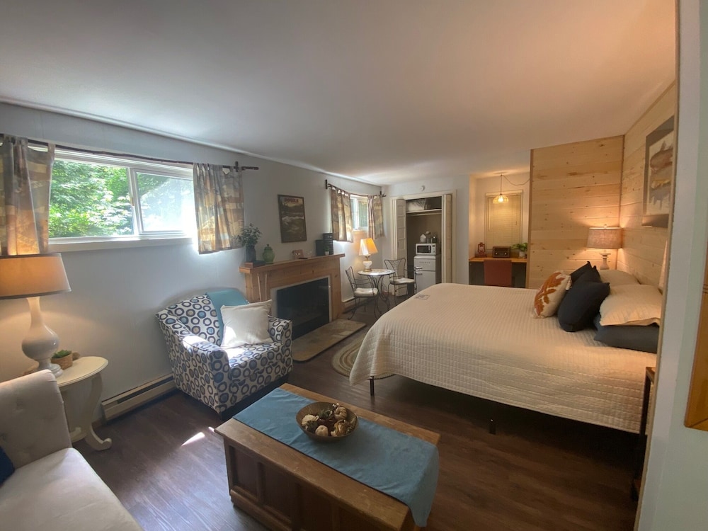 Manitou Lodge