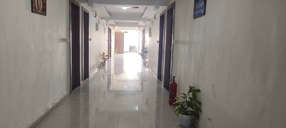 Royal Night Guesthouse - Daman