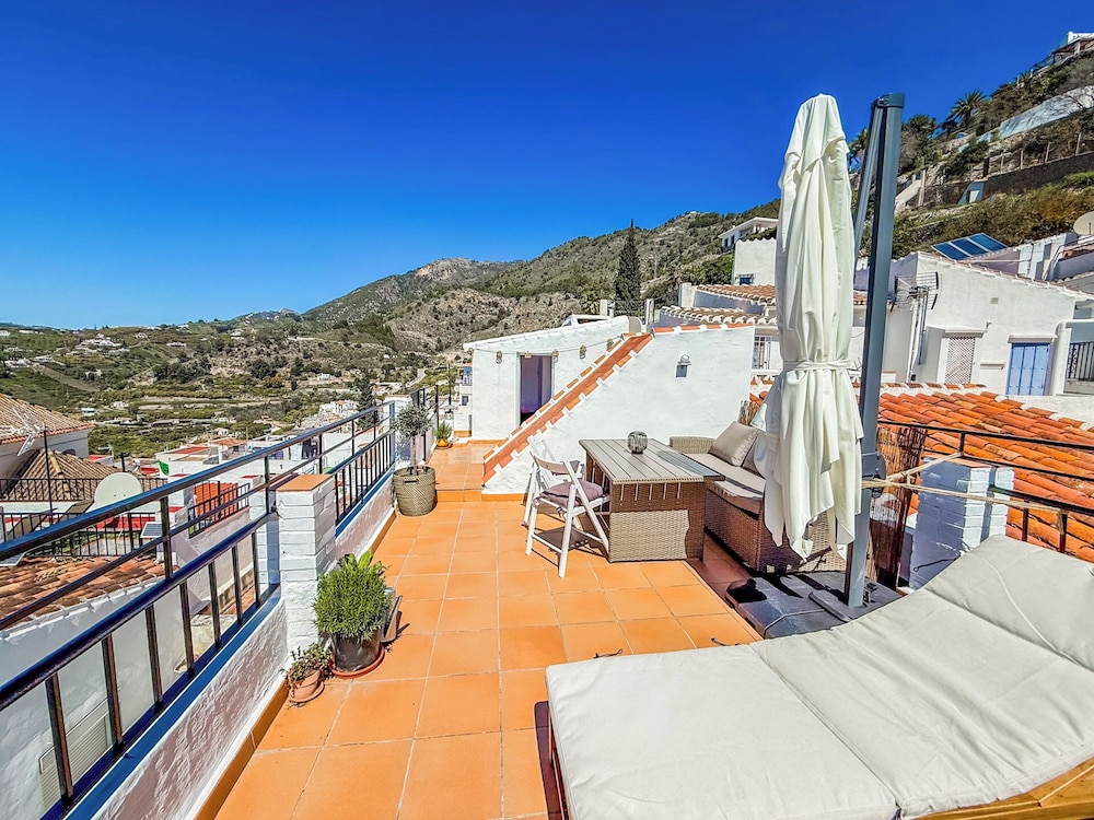 Two bed House With Roof Terrace in the Beautiful Village of Frigiliana