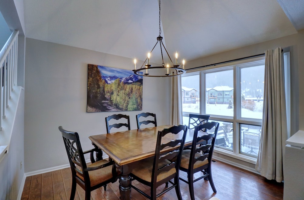 Private Mountain Town home Pet Friendly with Great Views - WD12 by Redawning