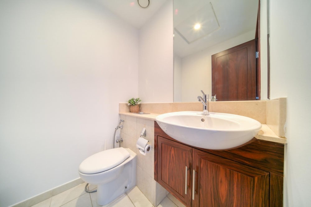 Urban Chic Downtown Apt w Dubai Fountain Views