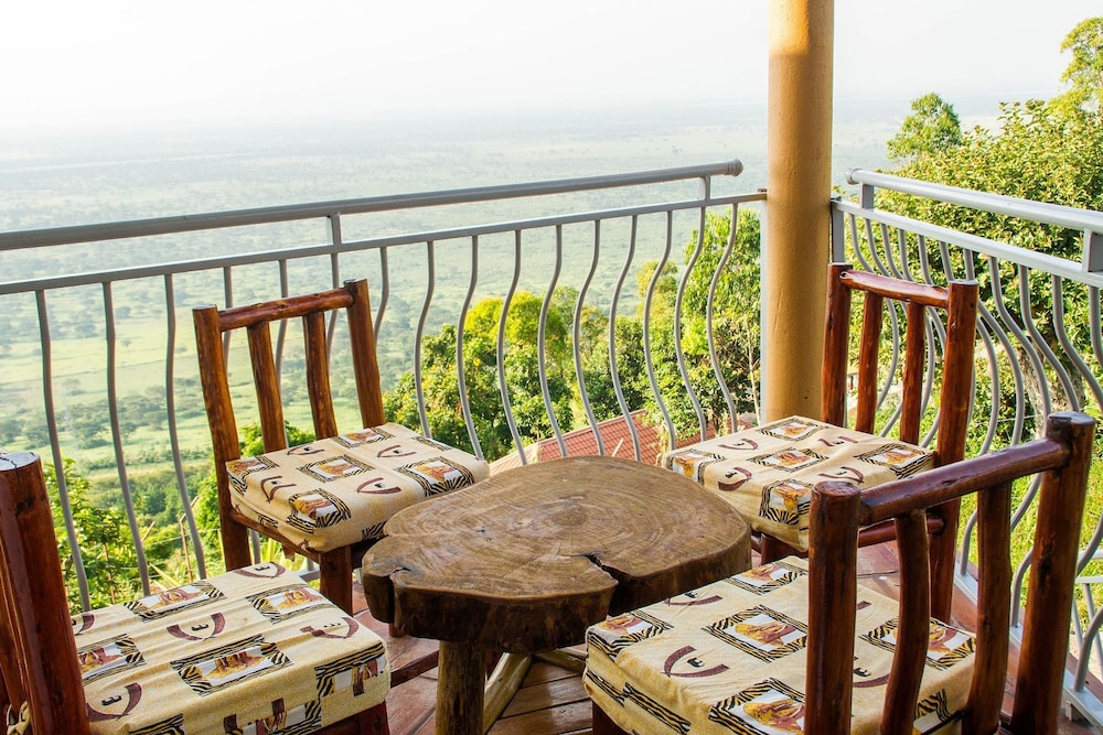 Queen Elizabeth Park View Tourist Lodge