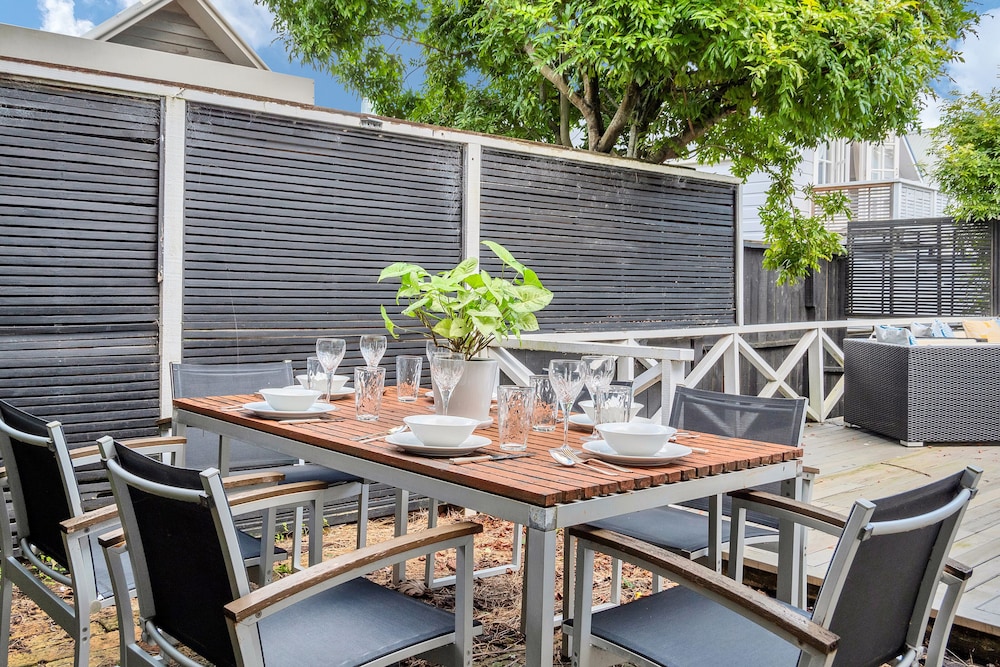 Classic 3 Bedroom Home near Ponsonby Rd view 5