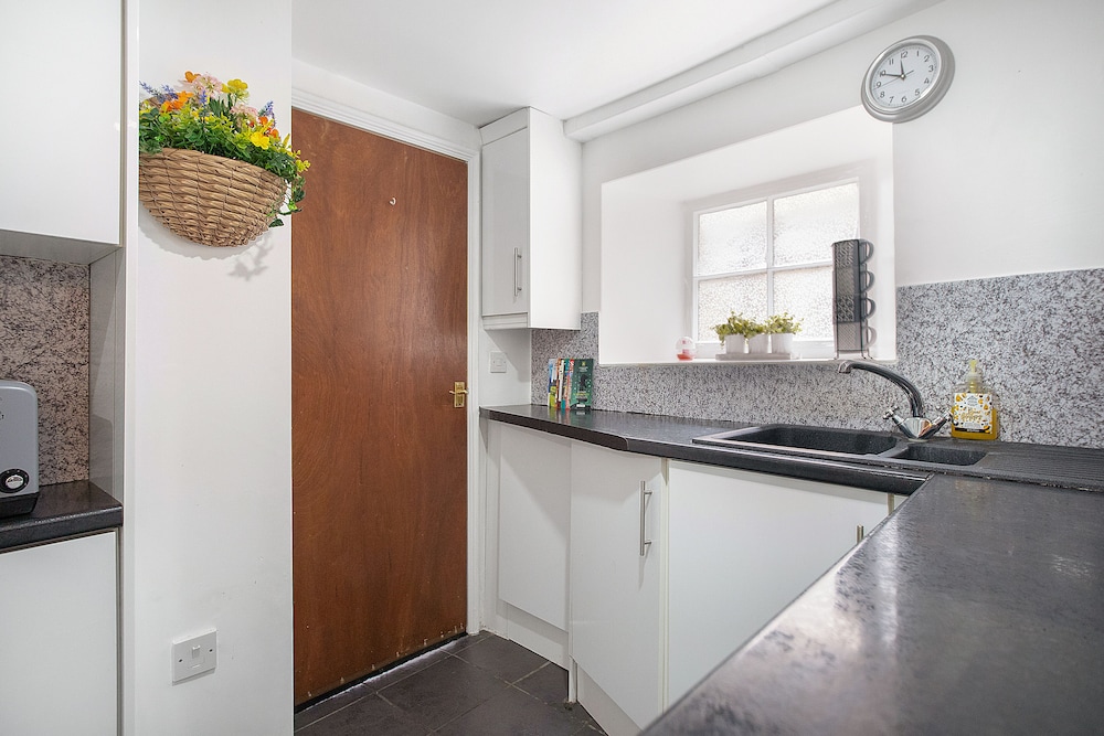 Gorgeous Cosy Apartment in Richmond view 4