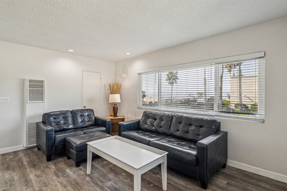 Beautiful 2 Bed Beach Condo #201 2 Bedroom Condo by Sunset Shores Condominiums