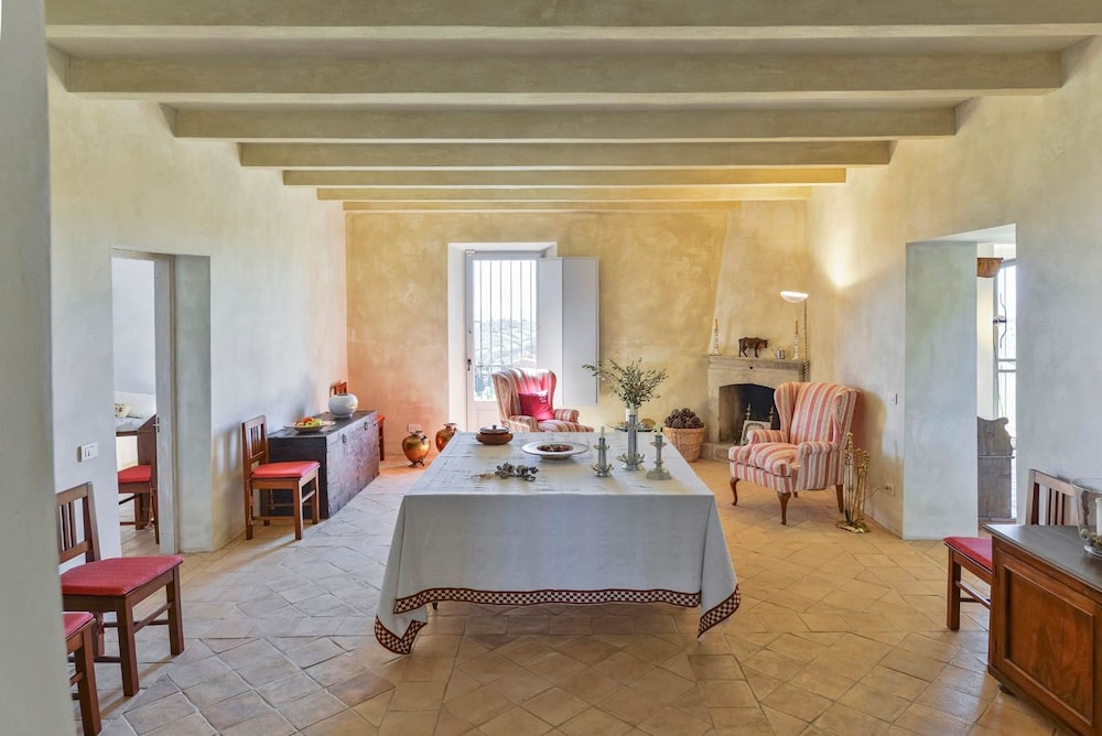 New Historic Tuscany Country House Retreat in a Vineyard Near Siena Villa Chiantissimo