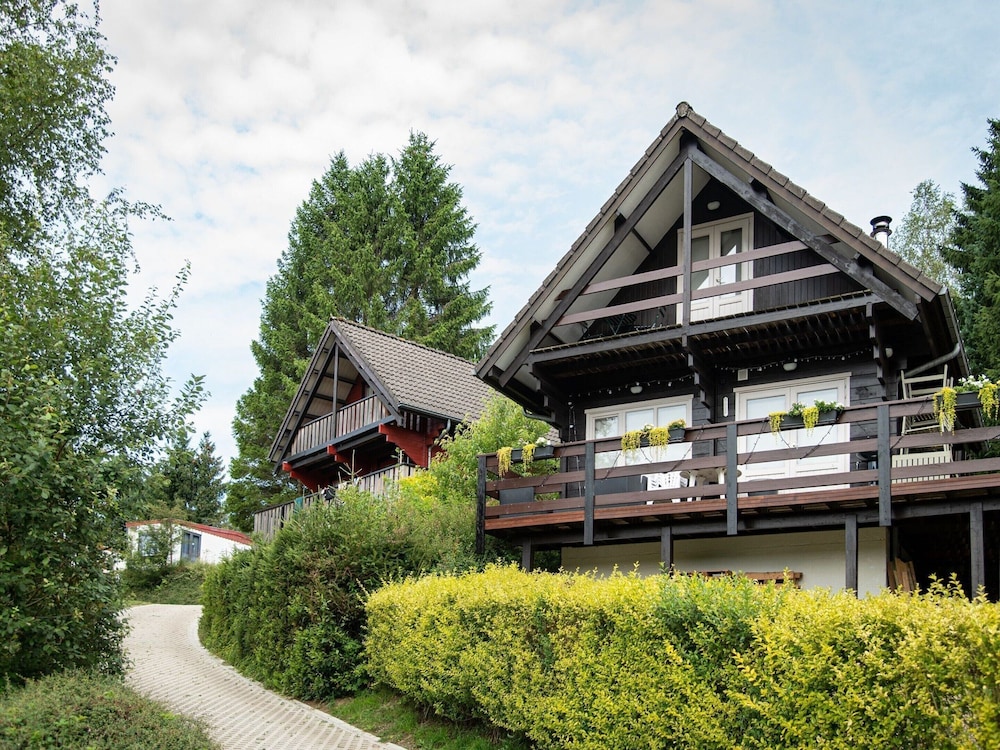 Forestside Chalet With Charm