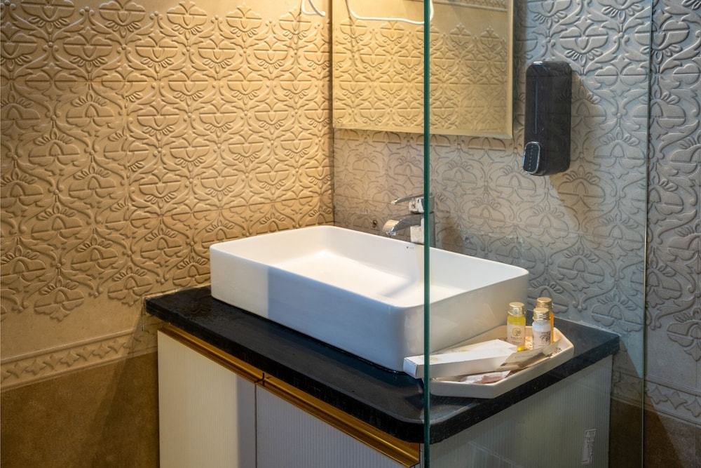 Sunoraa Luxury Hotel And Spa