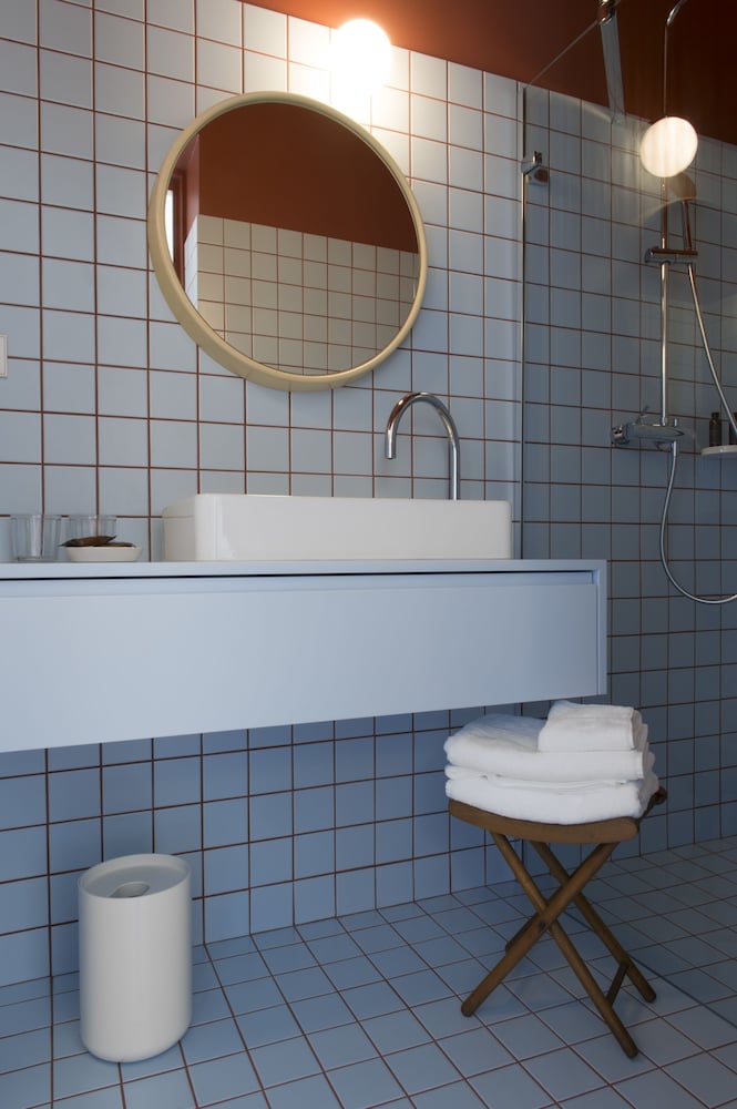 Les Toquées by Benoit Bernard en Lille — bathroom