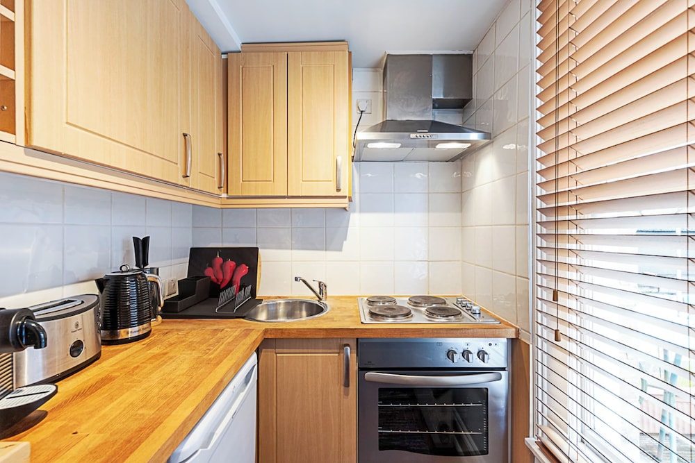Charming One-bedroom Gem in Earls Court
