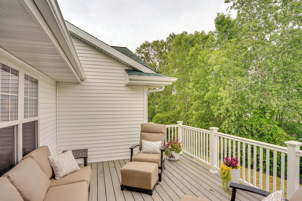 Walk to Beaches + Restaurants: Elkhart Lake Escape