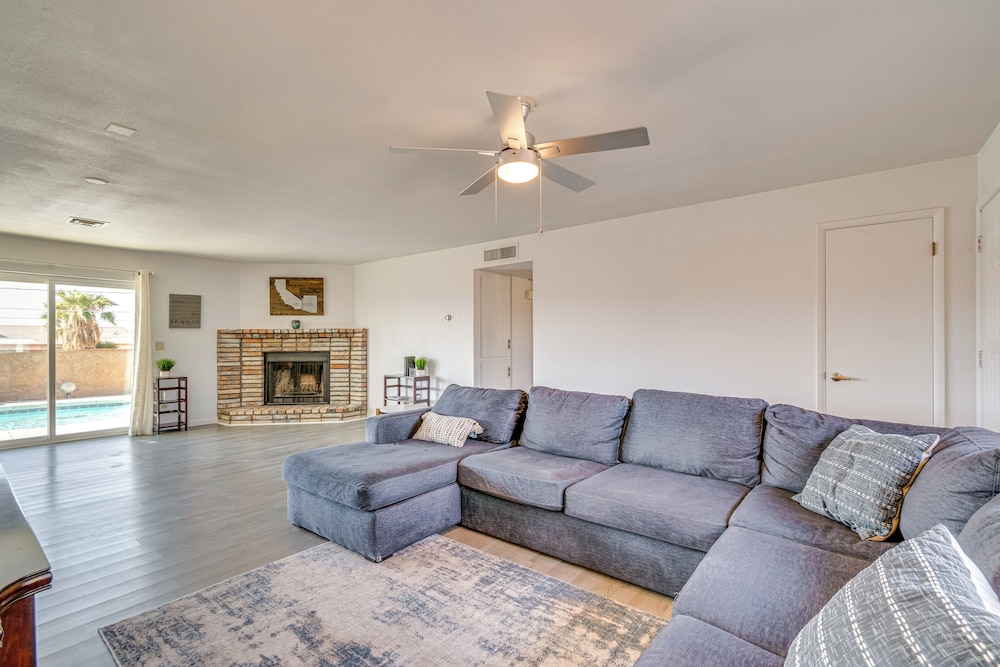 2 Mi to Lake Havasu: Pet-friendly Home