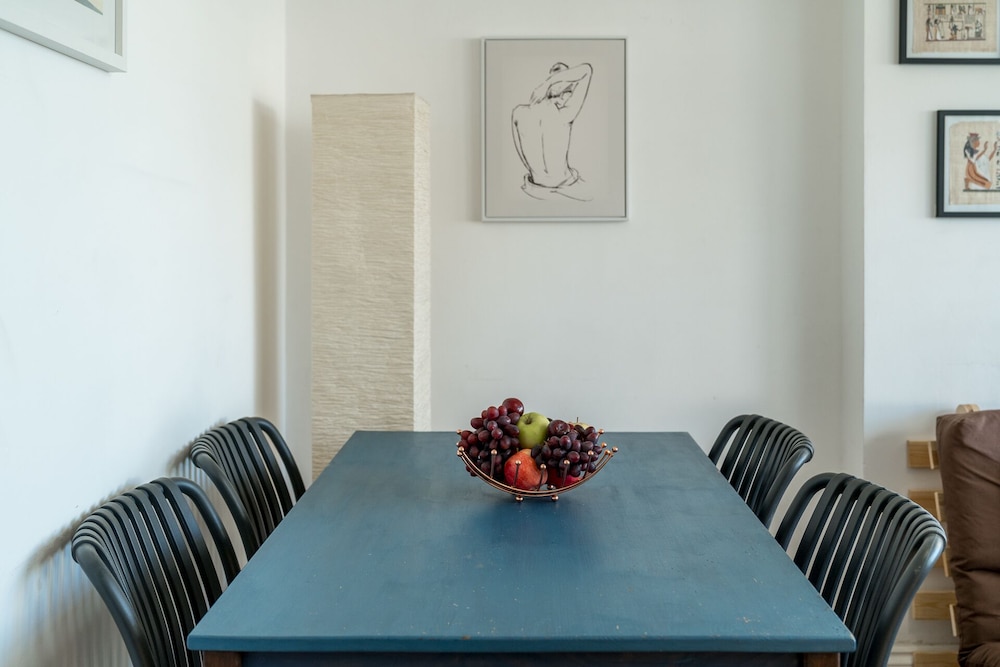 Madika Homes Stunning 2-bed Apartment in Edgware