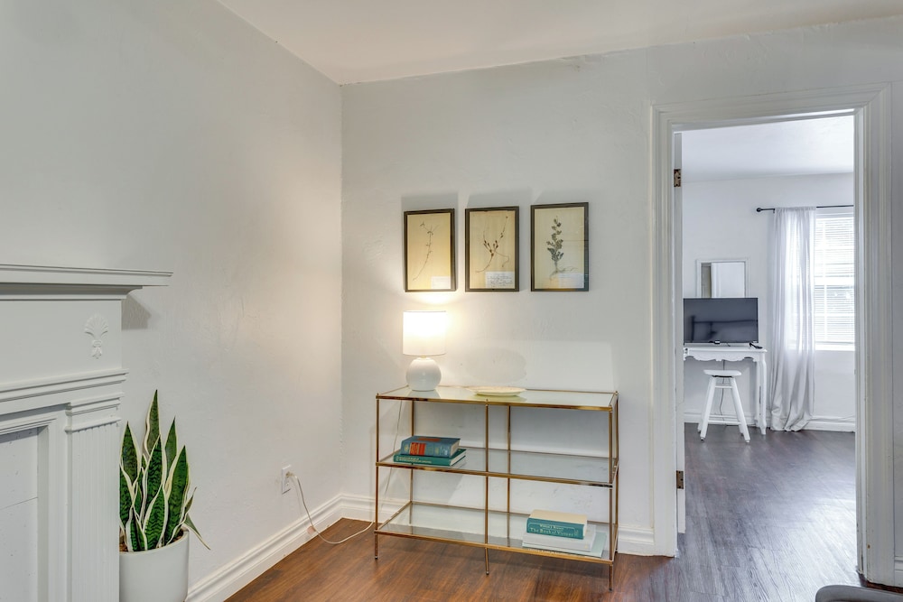 Heart of OKC Plaza District: Duplex Near Shops!