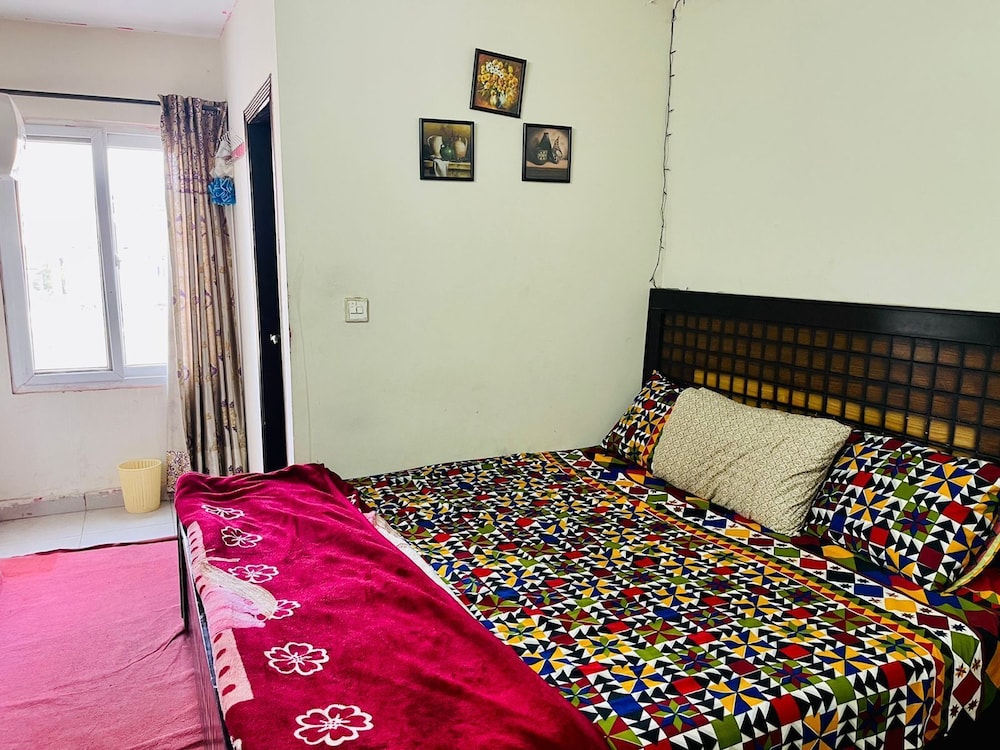 Crown Apartment E11 view 2