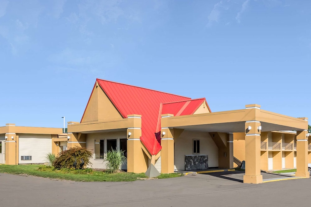 Binghamton Vacations - Econo Lodge Inn And Suites - Property Image 6