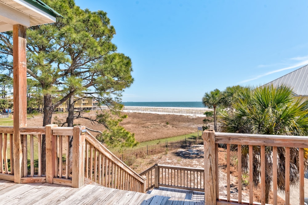 Breezy Decks - 601 Hernando Pl 4 Bedroom Home