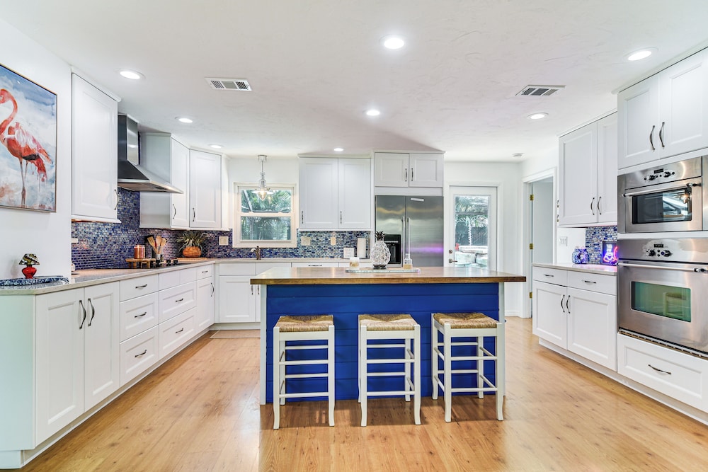 Outdoor Oasis, 4 Mi to Beach: Largo Family Escape!