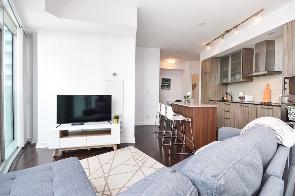 Downtown Toronto Condo near Scotiabank Arena