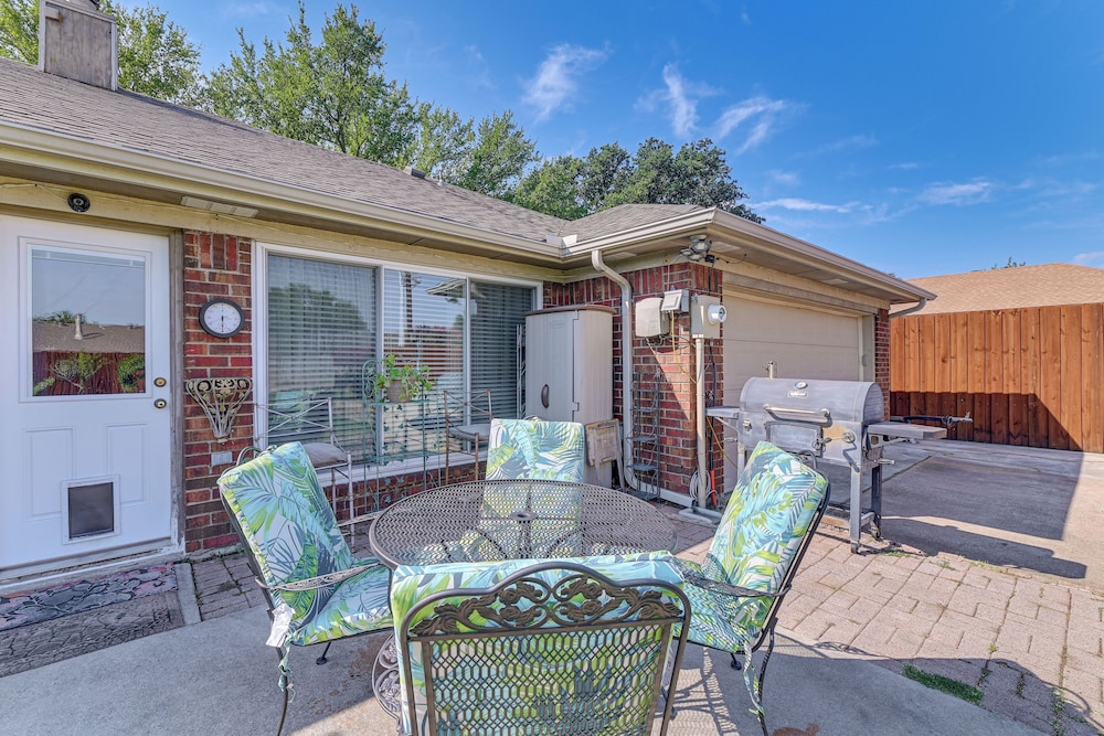 Pet-friendly Family Home 3 Mi to Lake Lewisville