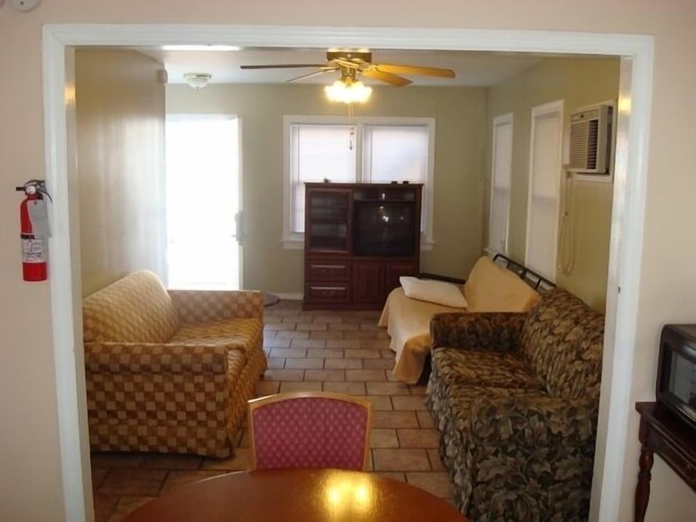 Four Winds Motel