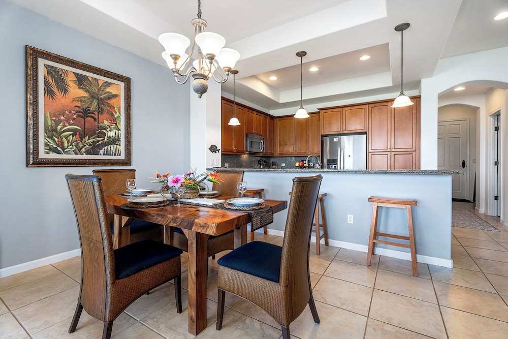 Walk to Restaurants/shopping - Excellent Golf Course Views - Private Beach Access - Vrkcv