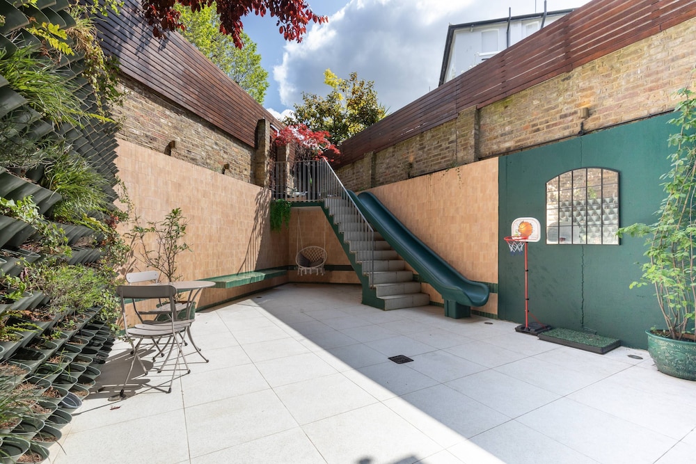 Westbourne Park Road XVI by Onefinestay
