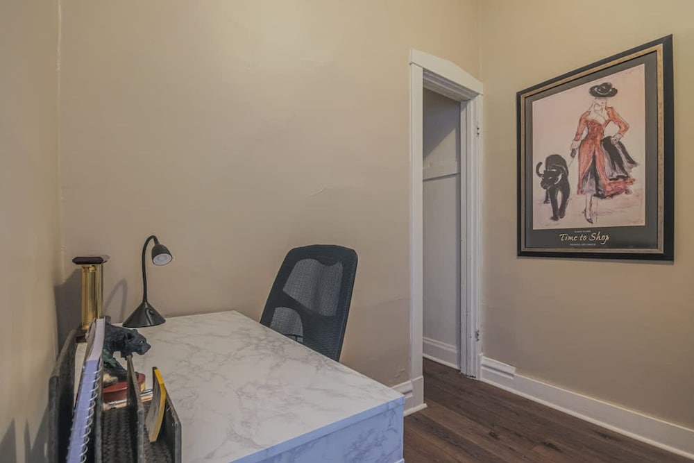 Comfy One Bed Apartment in Forest Park