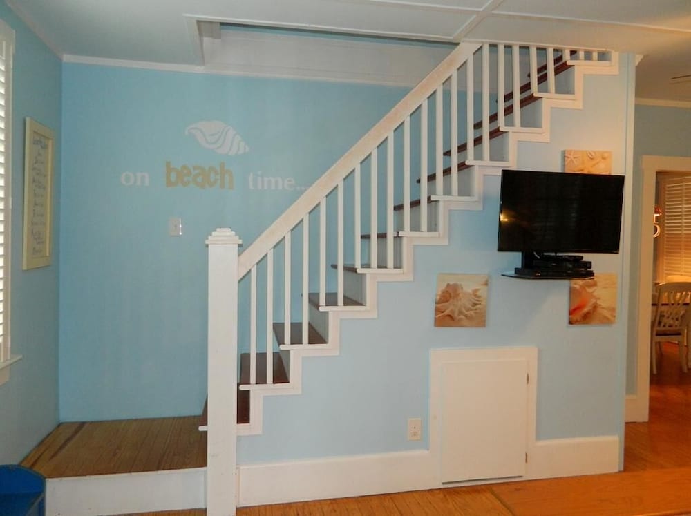 Laurel Street 204