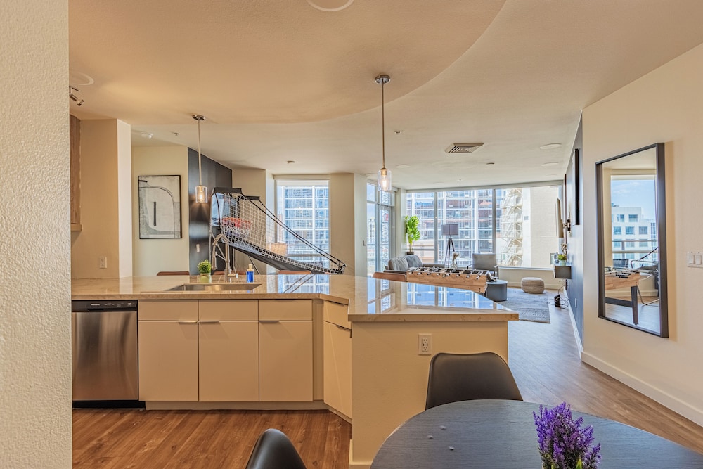 ROVE LIVING/KL - 44 Monroe