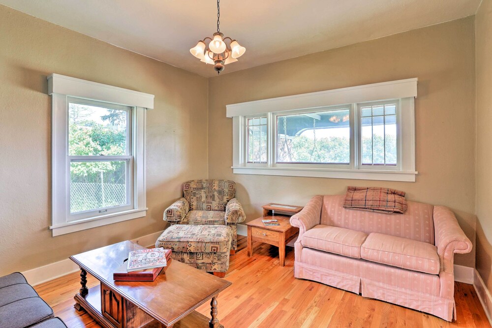 Walk to Downtown: Custer Retreat w/ Fire Pit! view 2