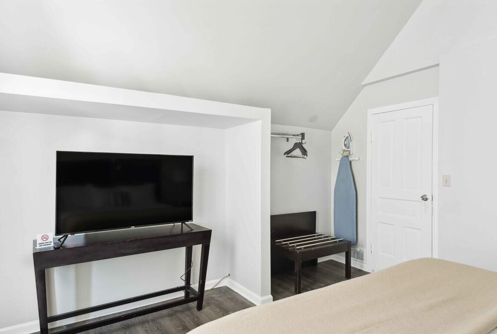 Cozy 2-bed Urban Retreat in Downtown Detroit