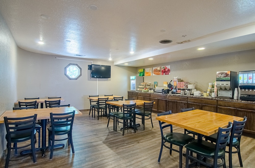 Buffalo Vacations - Quality Inn - Property Image 5